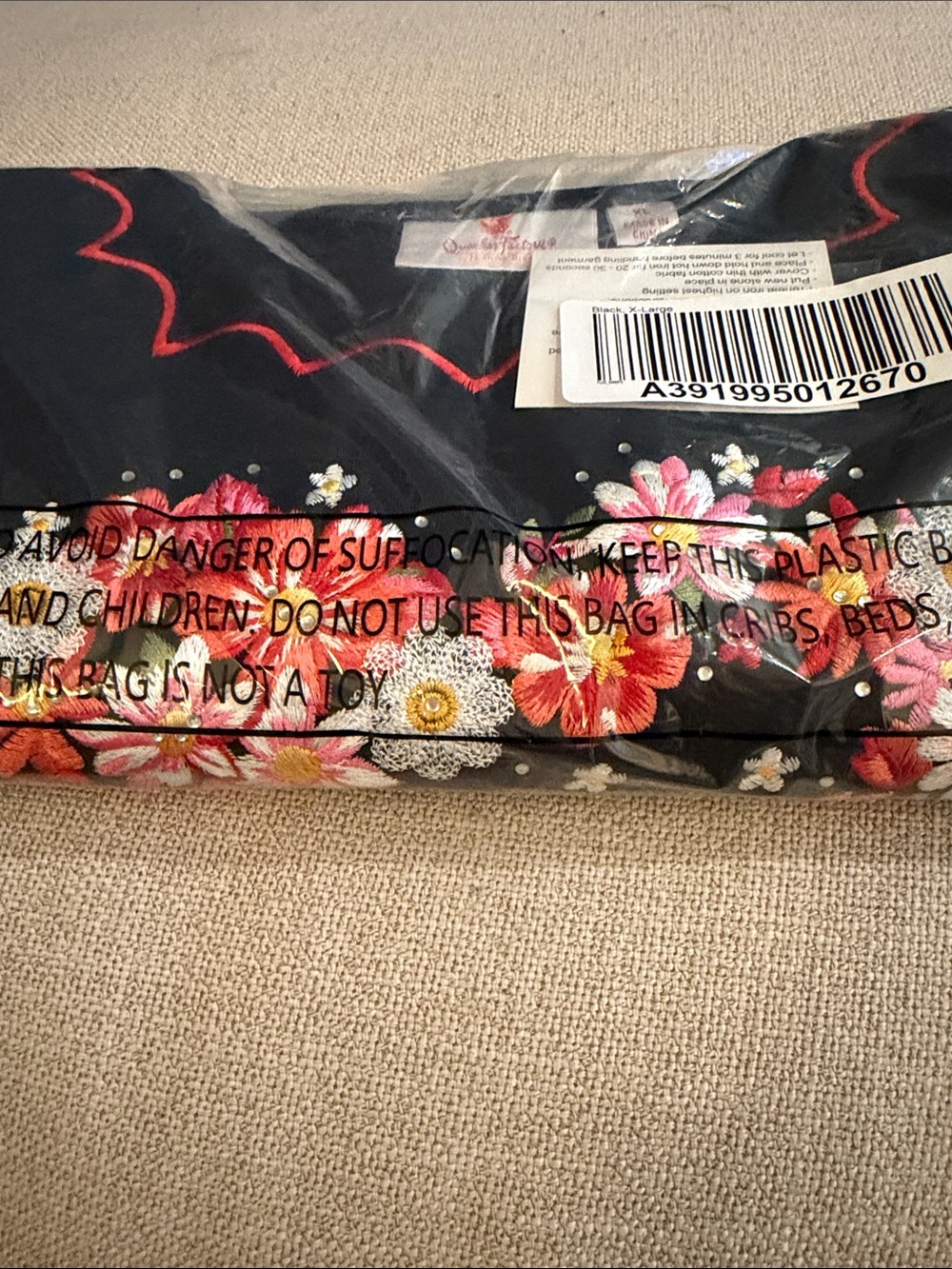 Quacker Factory Black Top with Red Scalloped Trim Heart Design Size XL - Picture 4 of 6